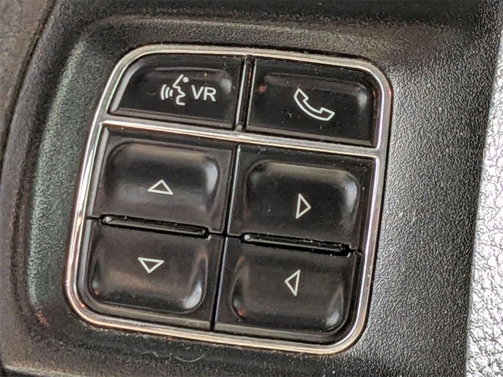 2020 RAM 1500 Classic SLT Crew Cab 4x4 6'4' Box