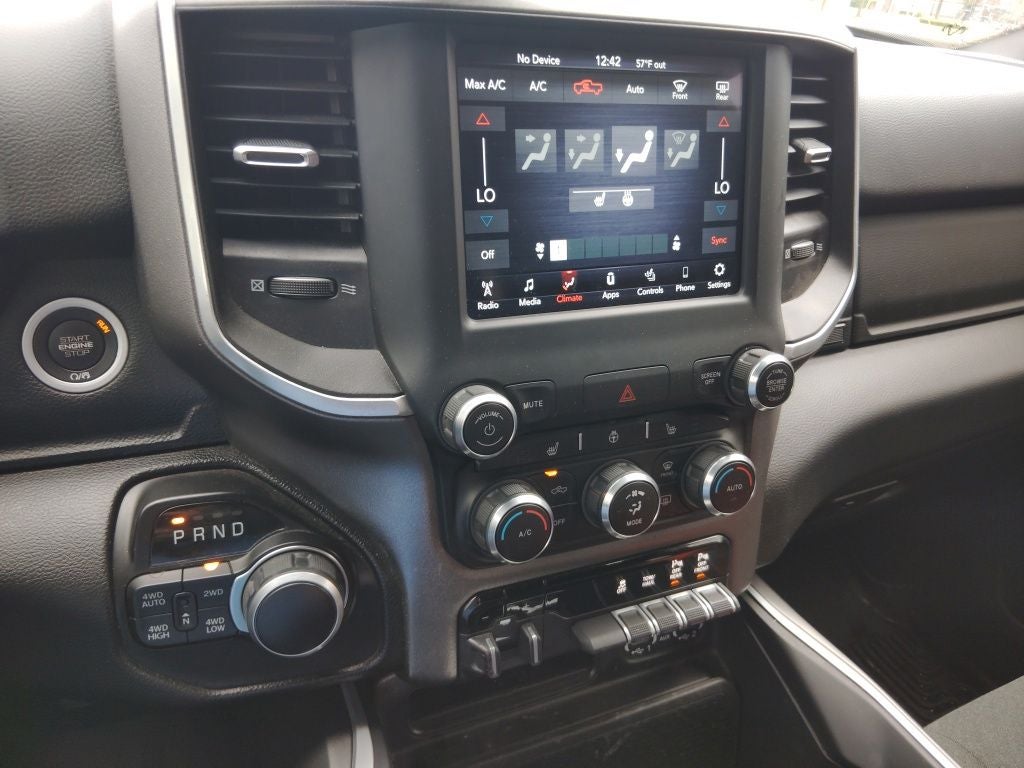 2021 RAM 1500 Big Horn Quad Cab 4x4 6'4' Box