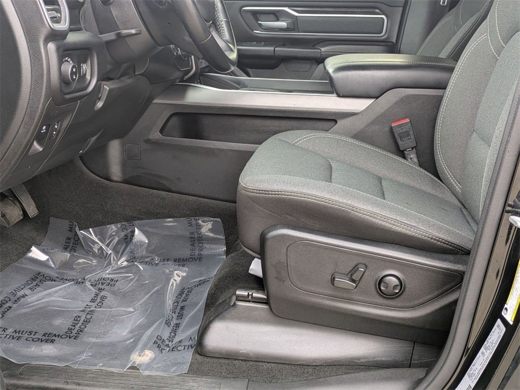 2022 RAM 1500 Big Horn Crew Cab 4x4 5'7' Box