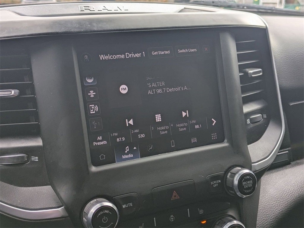 2022 RAM 1500 Big Horn Crew Cab 4x4 5'7' Box