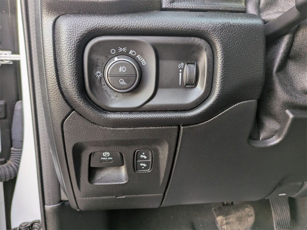 2021 RAM 1500 Big Horn Crew Cab 4x4 5'7' Box