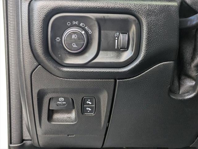 2020 RAM 1500 Big Horn Crew Cab 4x4 5'7' Box