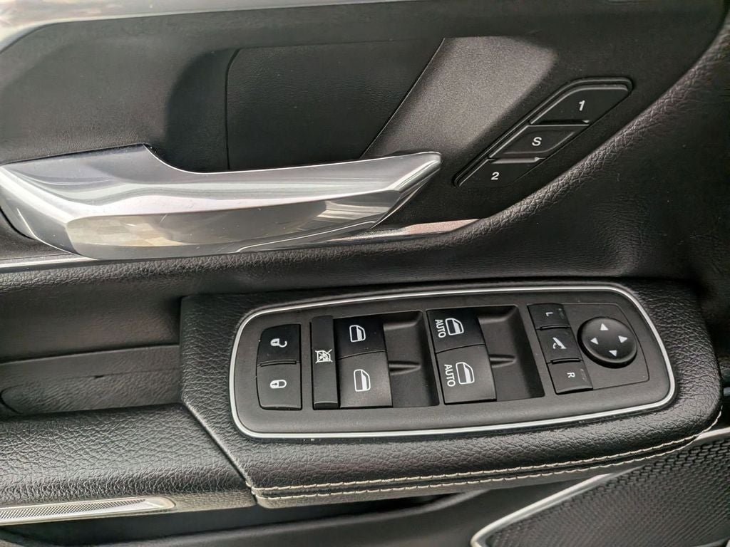 2022 RAM 1500 Laramie Crew Cab 4x4 5'7' Box