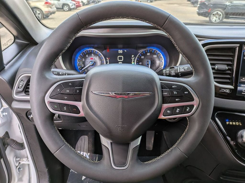 2025 Chrysler Pacifica Select