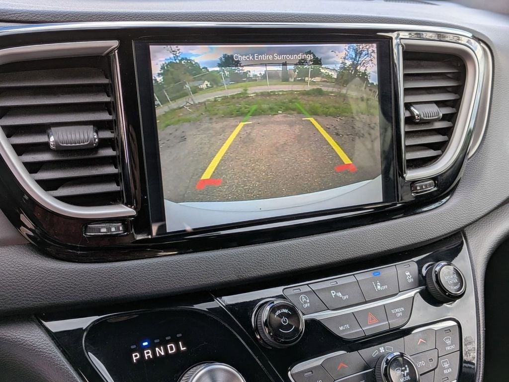 2025 Chrysler Pacifica Select