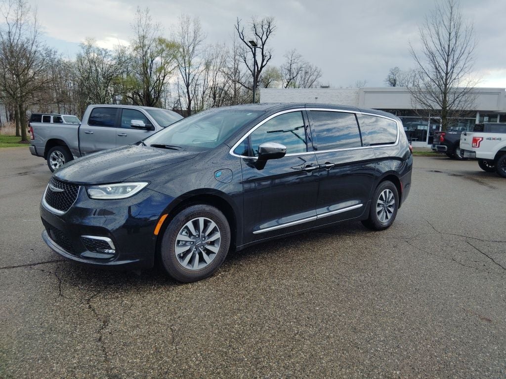 2023 Chrysler Pacifica Limited AWD