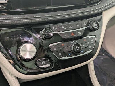 2022 Chrysler Pacifica Limited AWD