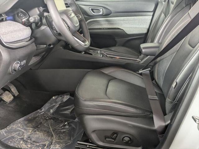 2023 Jeep Compass Latitude Lux FWD