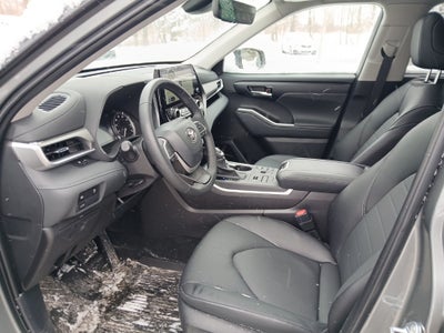 2025 Toyota Highlander XLE