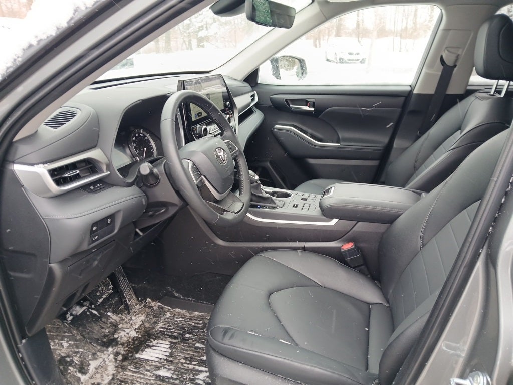 2025 Toyota Highlander XLE